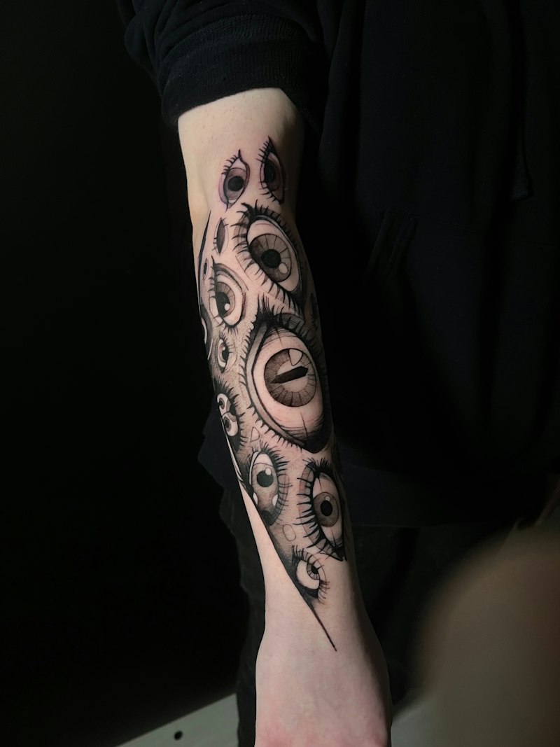 Comparison of fine line and bold traditional tattoo styles