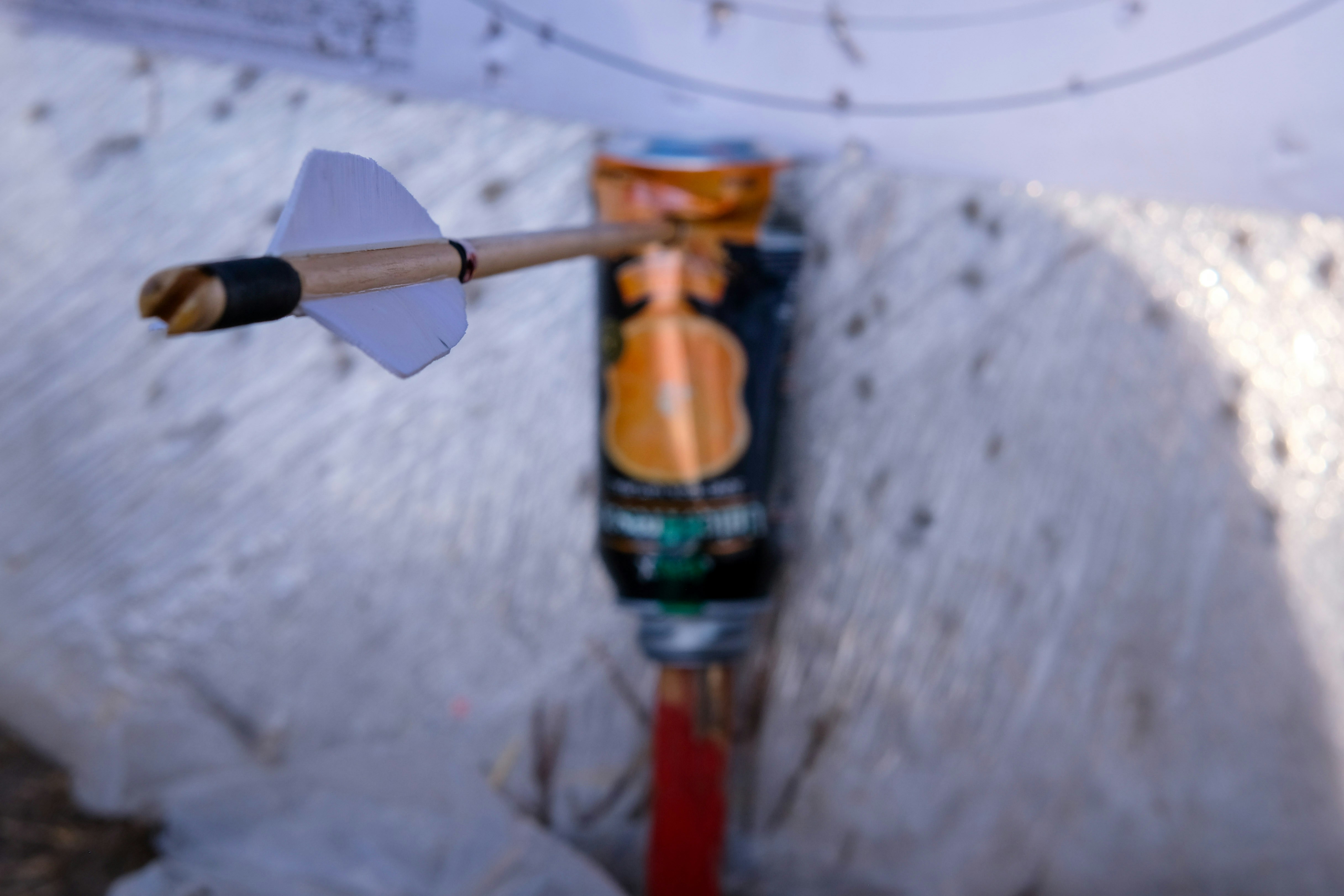 Uma Imagem De Cabeca Para Baixo De Um Guarda Chuva Quebrado 1MzwMAj7hYc