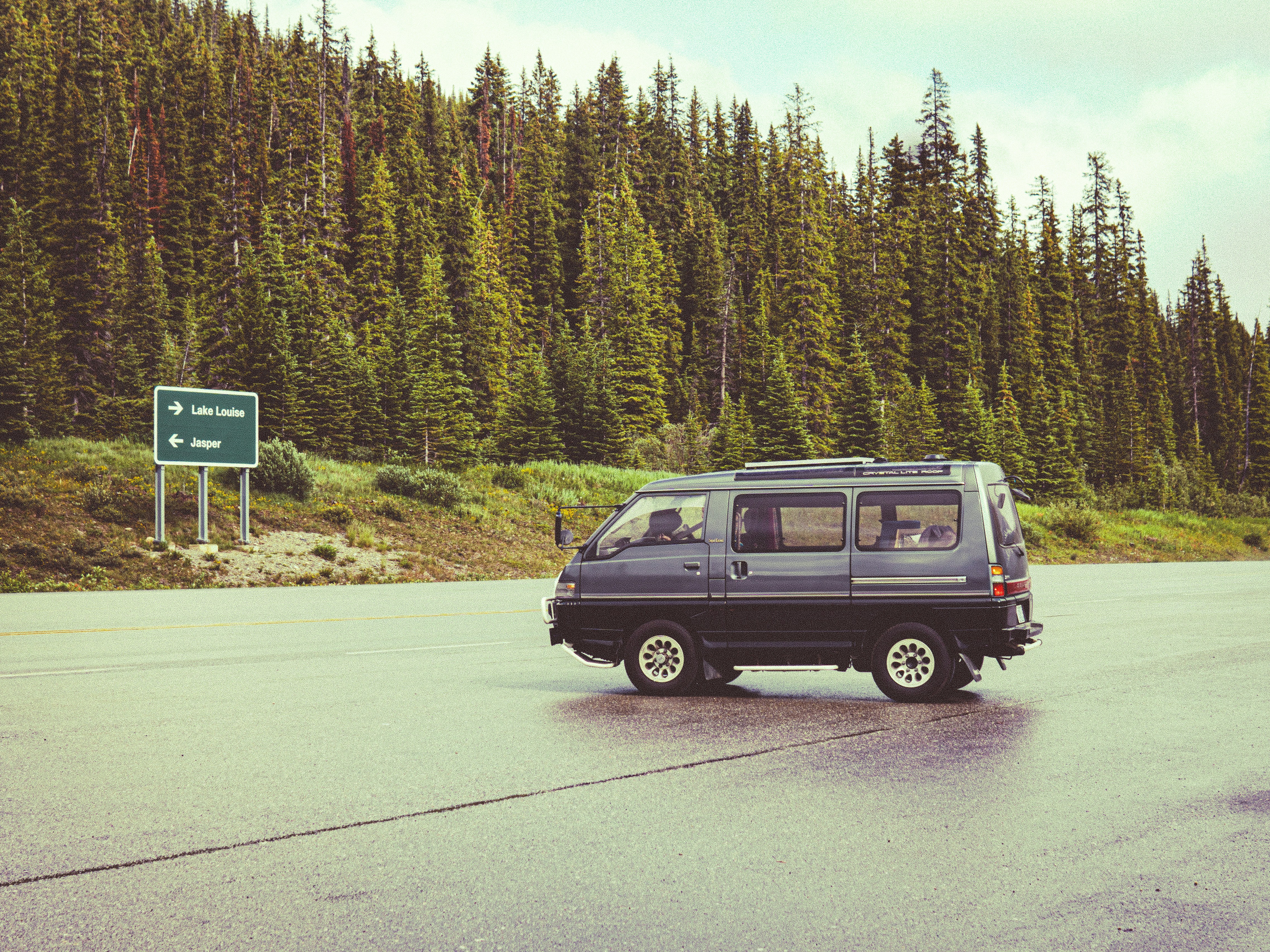 vintage van wallpaper, wallpaper, Scooby Doo Mystery Machine: A Colorful History 2