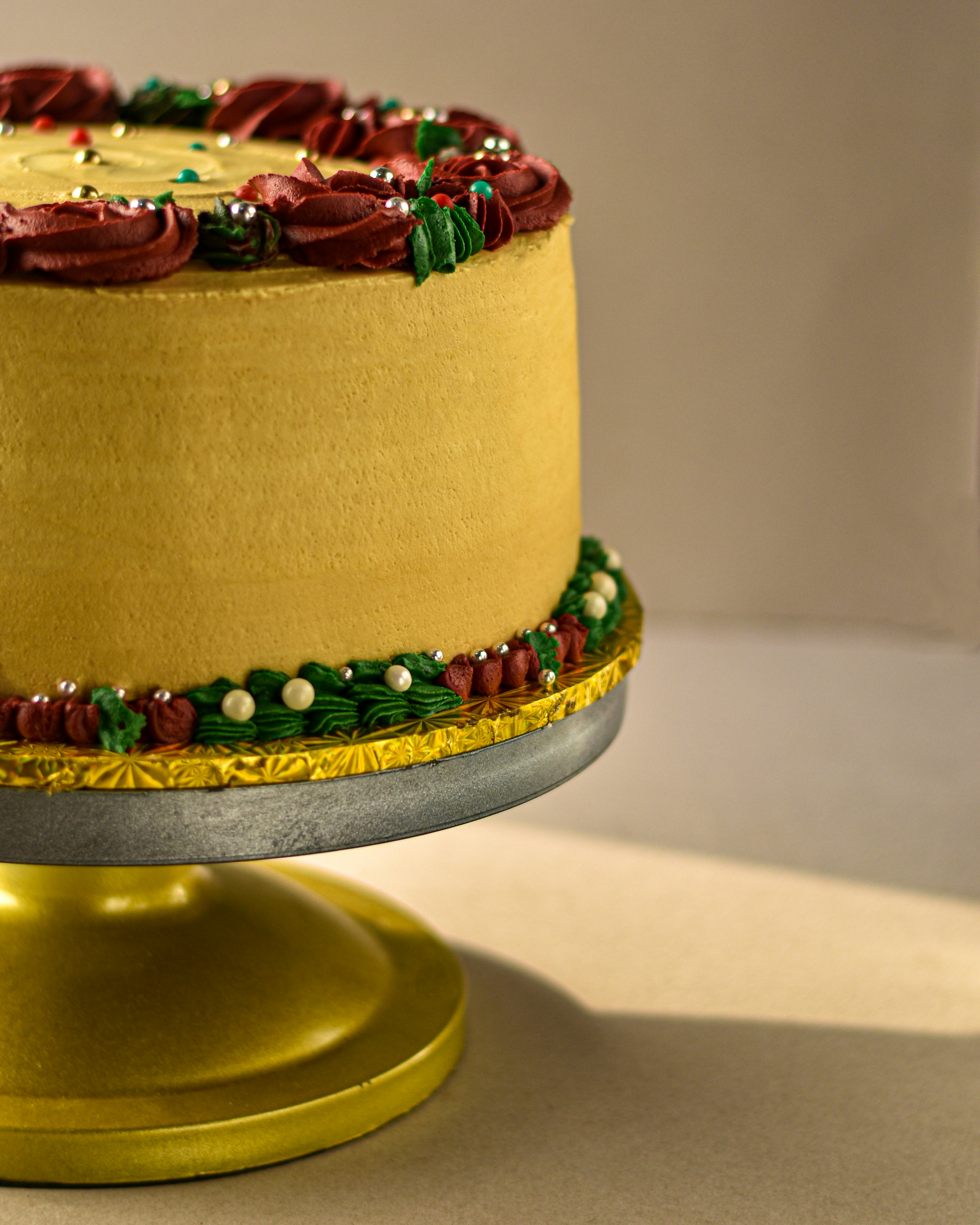 8 Cake Decorating Details That Transform Cake Presentation