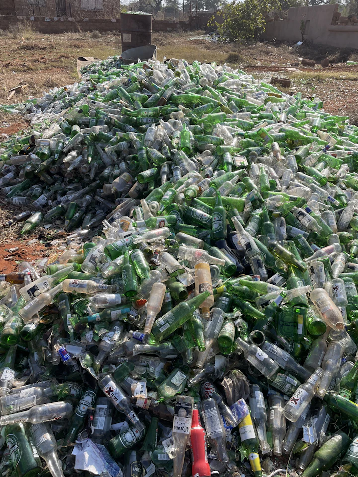 Botellas de vidrio recolectadas para reciclaje