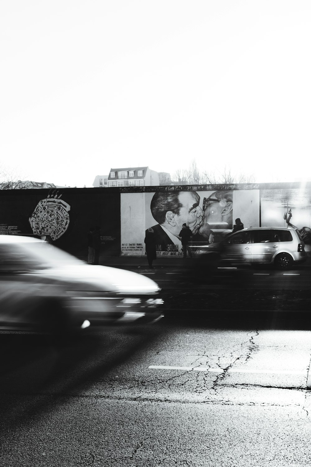 a black and white photo of a city street