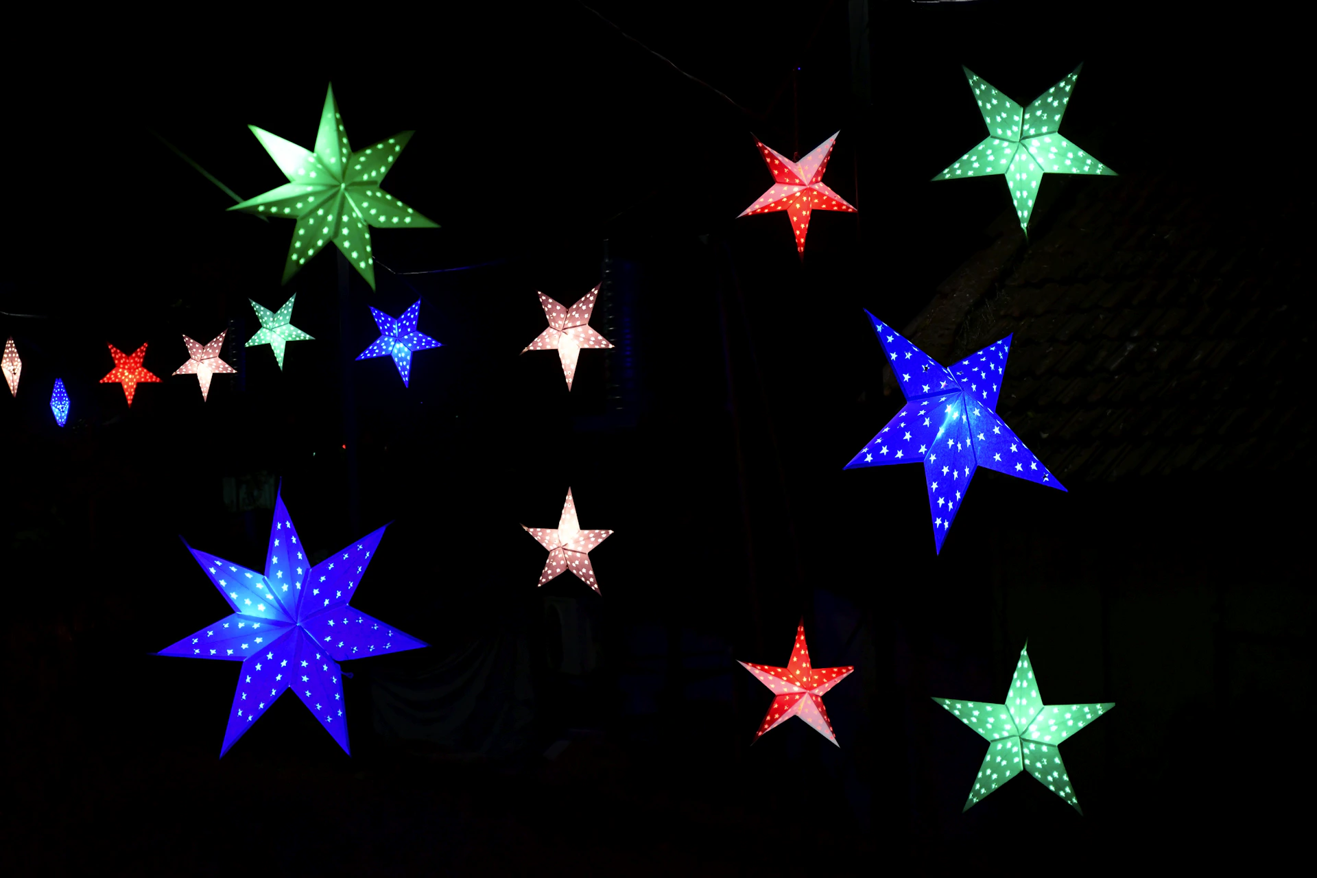 a bunch of stars that are lit up in the dark