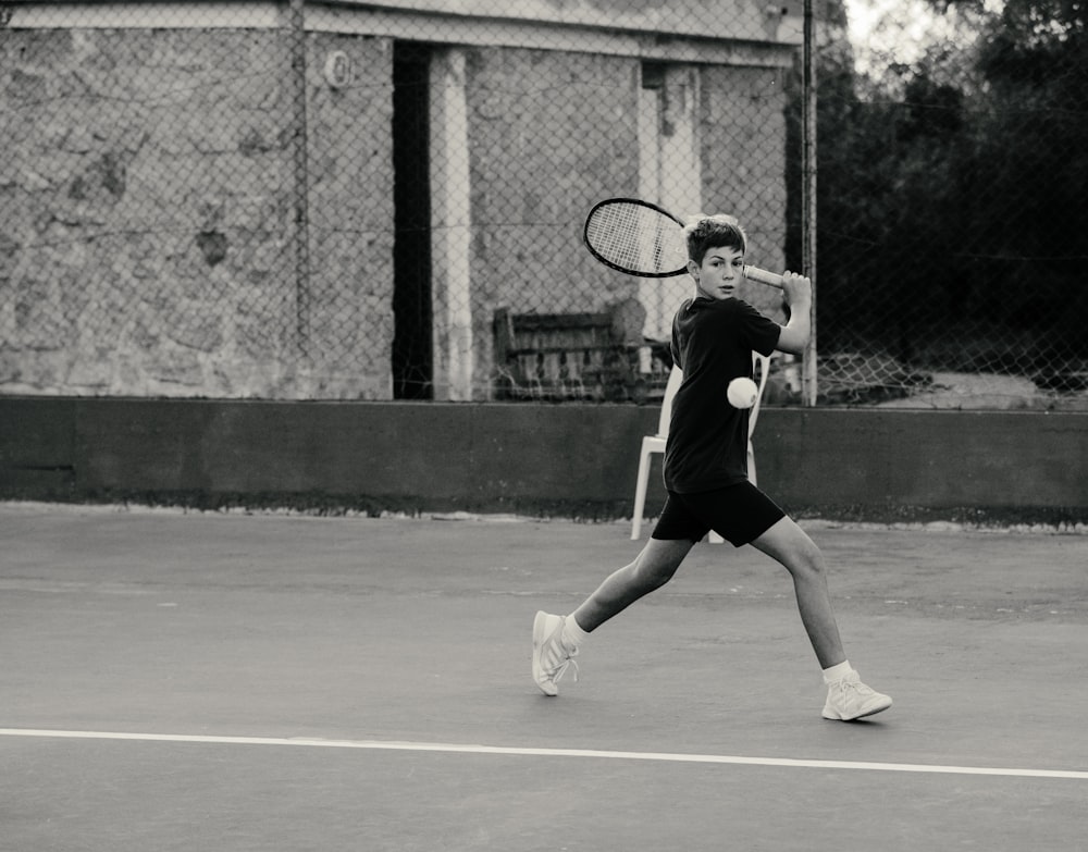 a man holding a tennis racquet on a tennis court