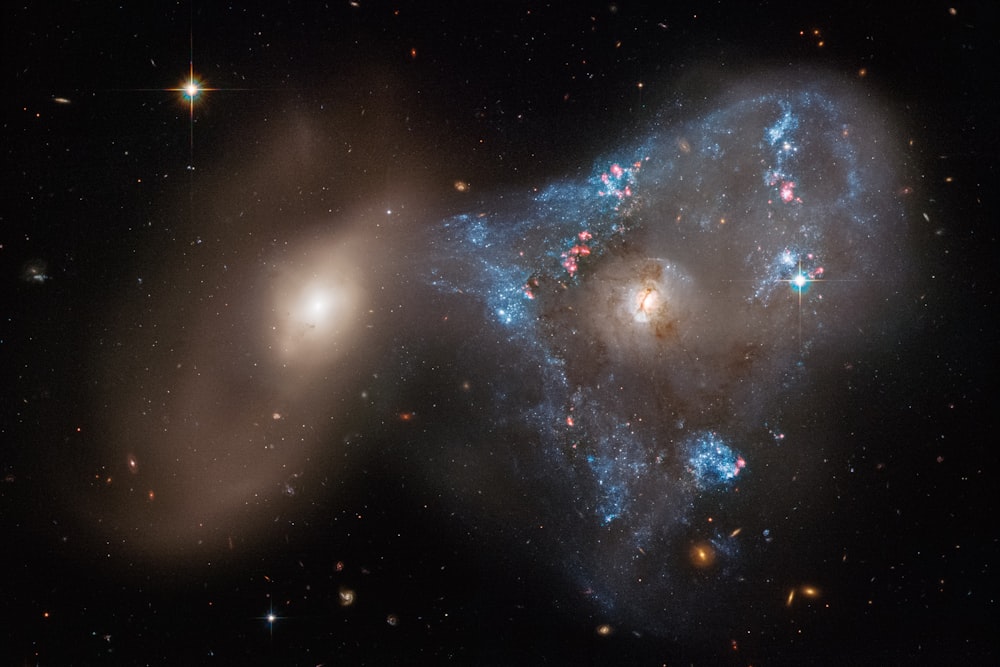 Una imagen de una galaxia muy grande en el cielo
