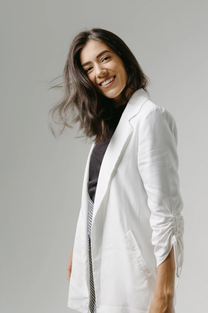 Dra. Larissa Ferrari, biomédica esteta especializada em bioestimuladores