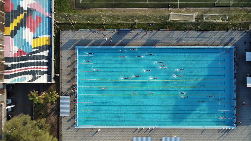 an overhead view of a swimming pool with people in it
