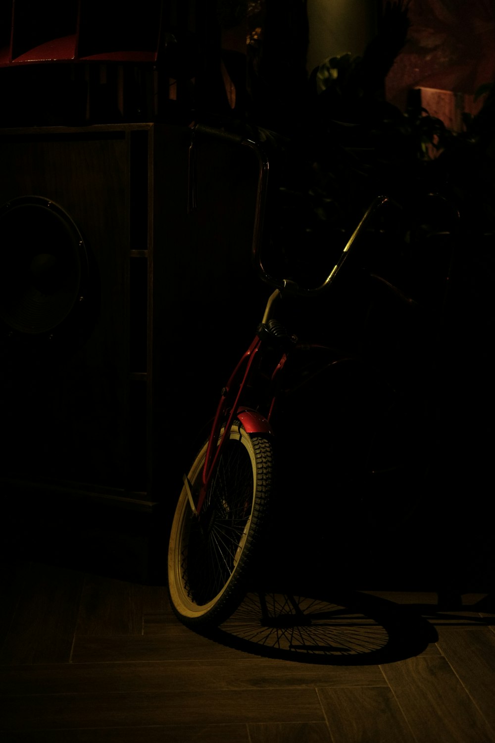 a bike is sitting on the floor in the dark