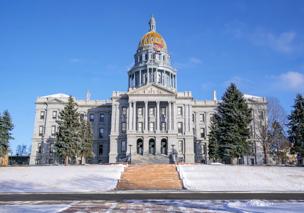 a large building with a golden dome on top of it