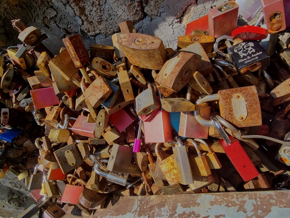 a bunch of locks that are on a wall
