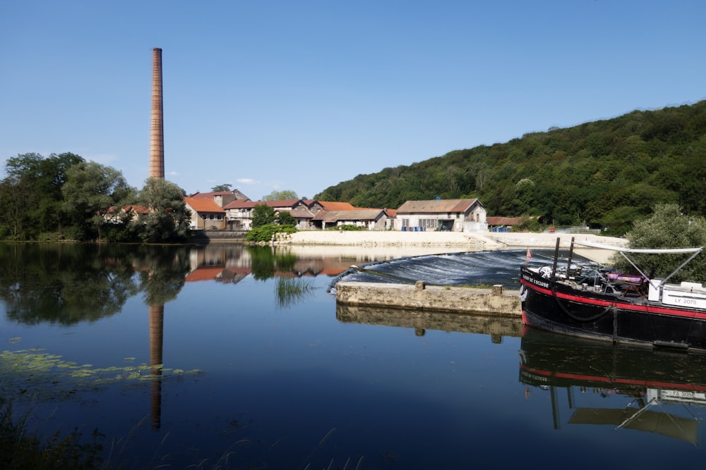 a boat sitting in the water next to a dock