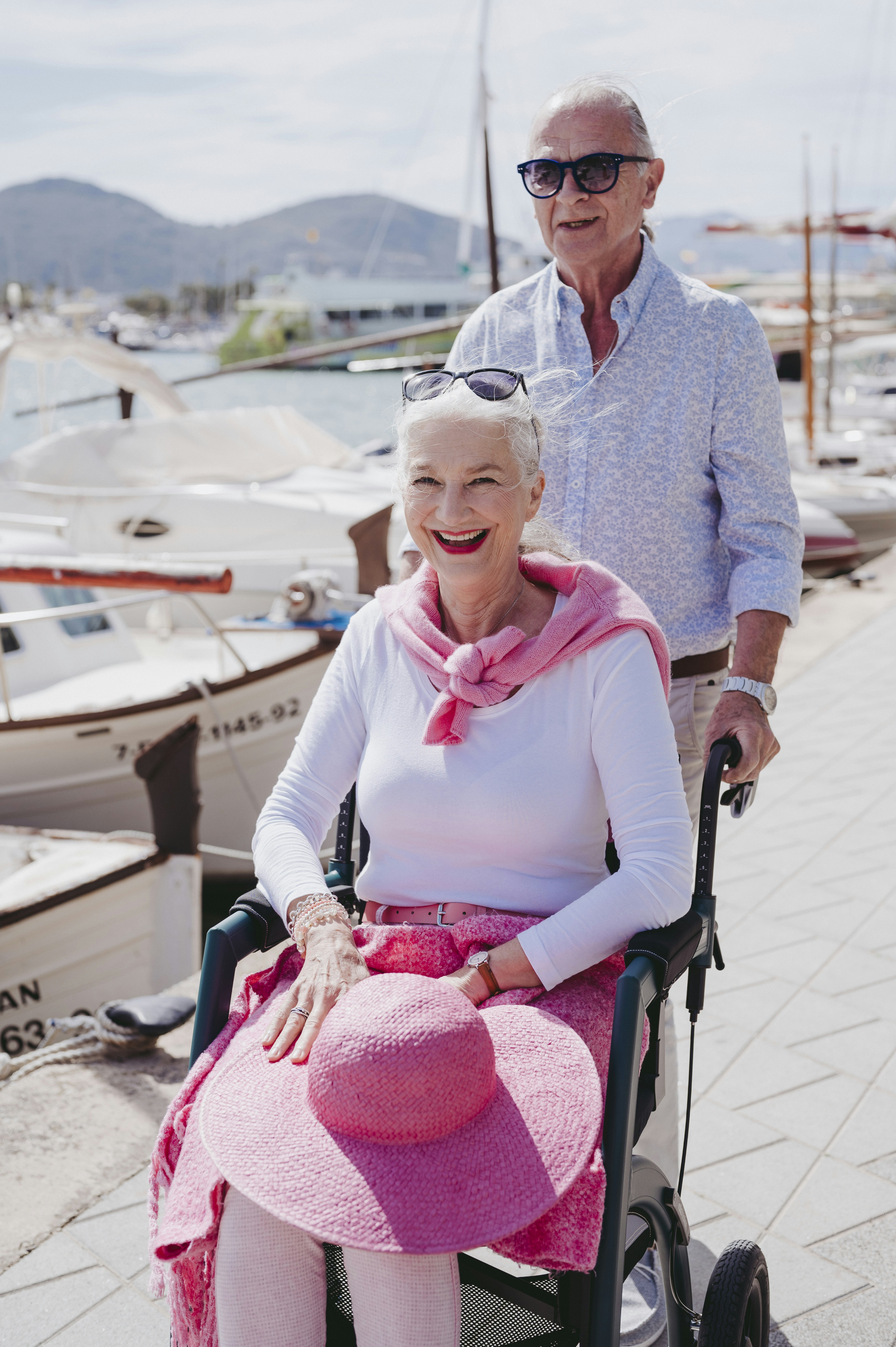 gray computer monitor