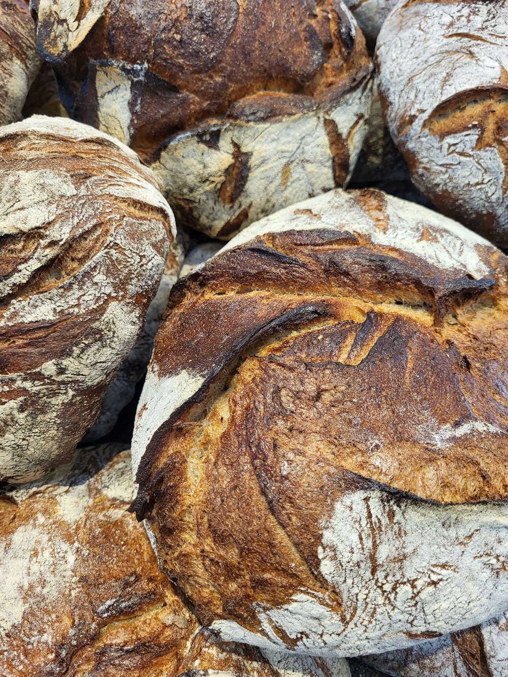 un primo piano di un mazzo di pane