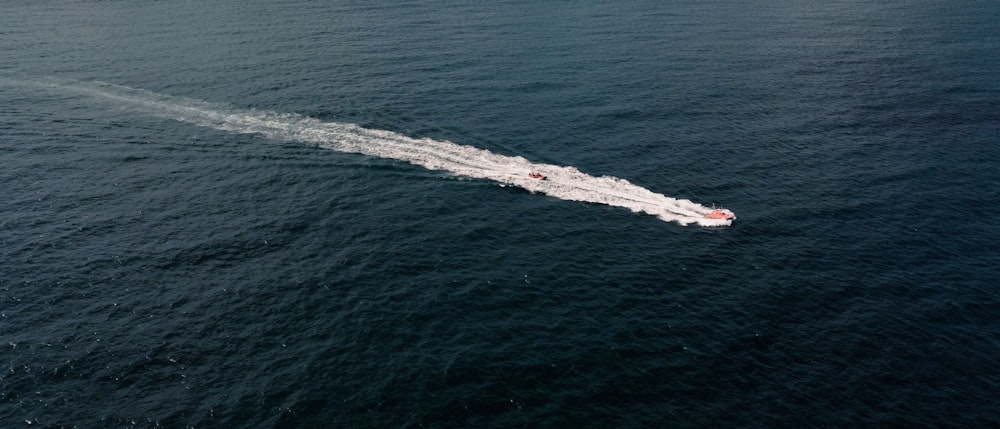 a small boat is traveling across the water