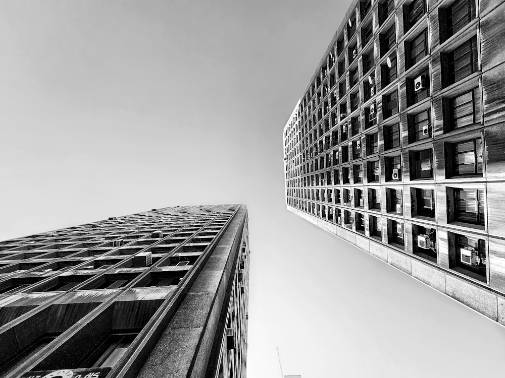 a black and white photo of a tall building