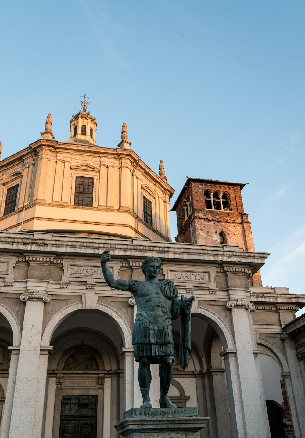 a statue of a man in front of a building