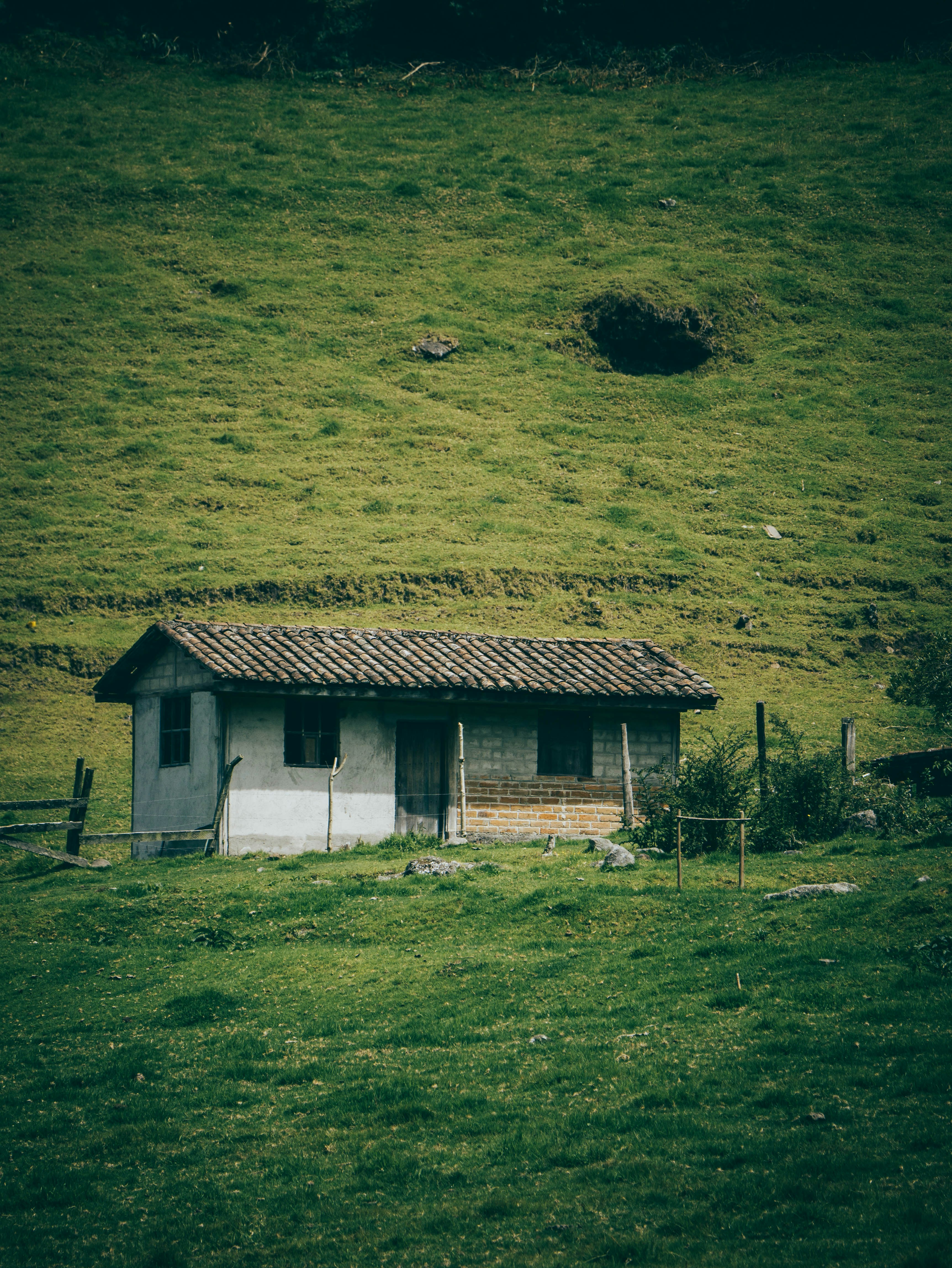 a small house in a field of grass