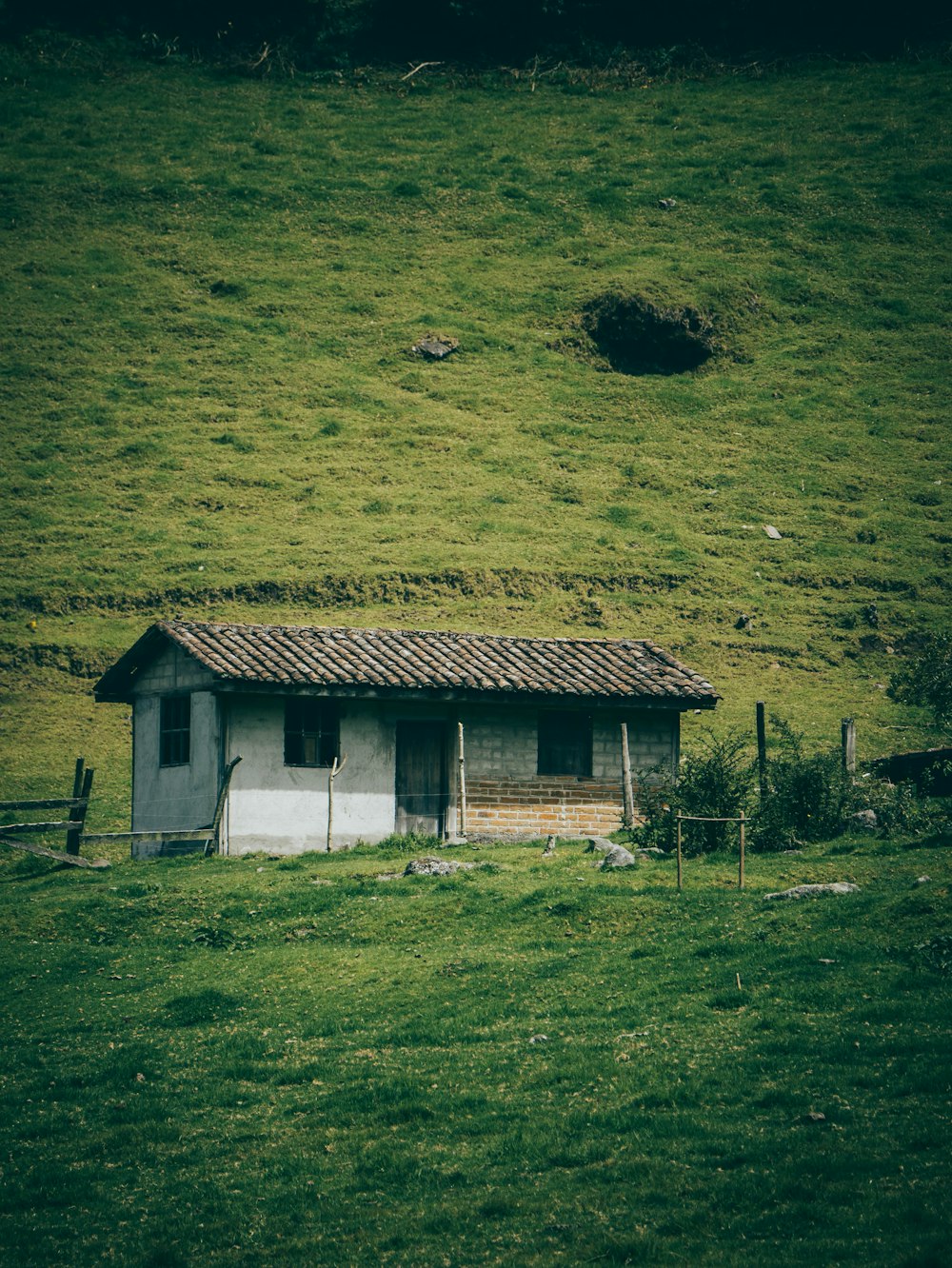 a small house in a field of grass