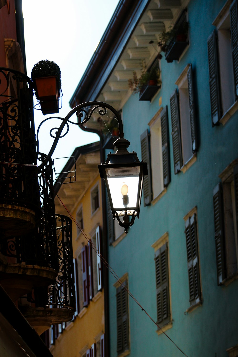 a street light hanging from the side of a building