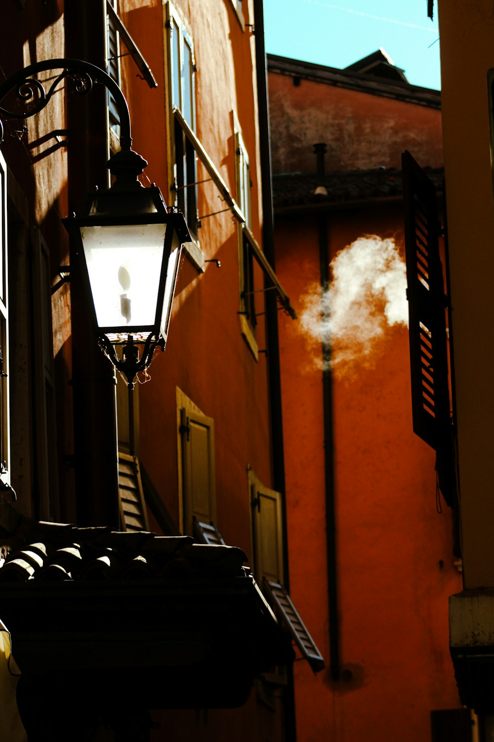 a street light on the side of a building