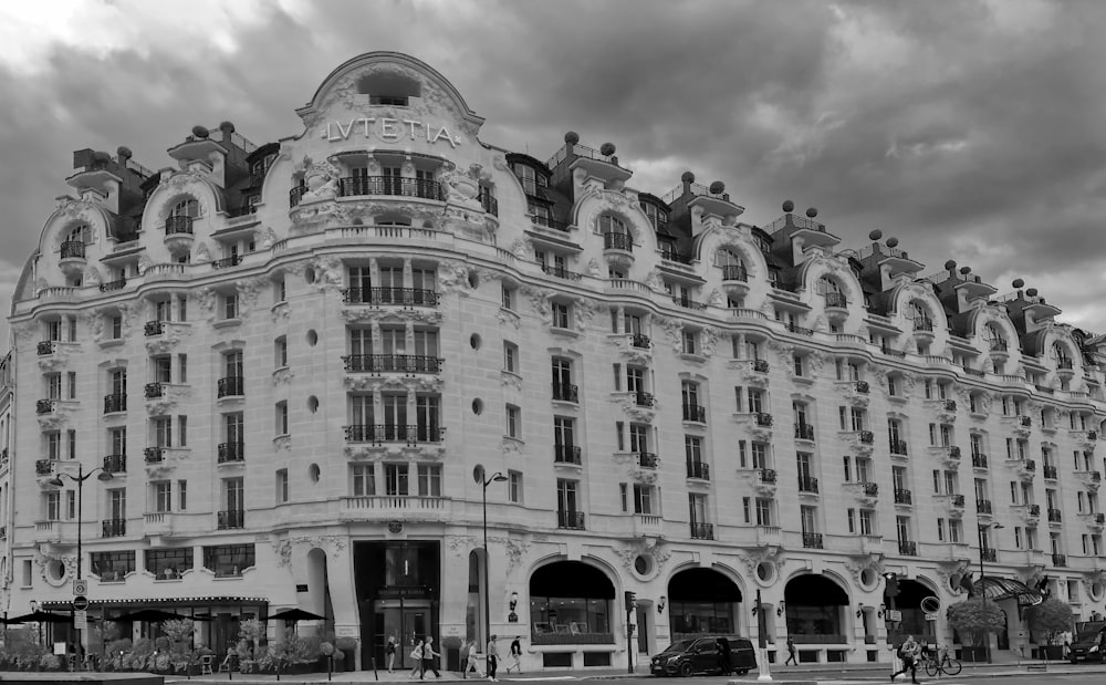 a black and white photo of a large building