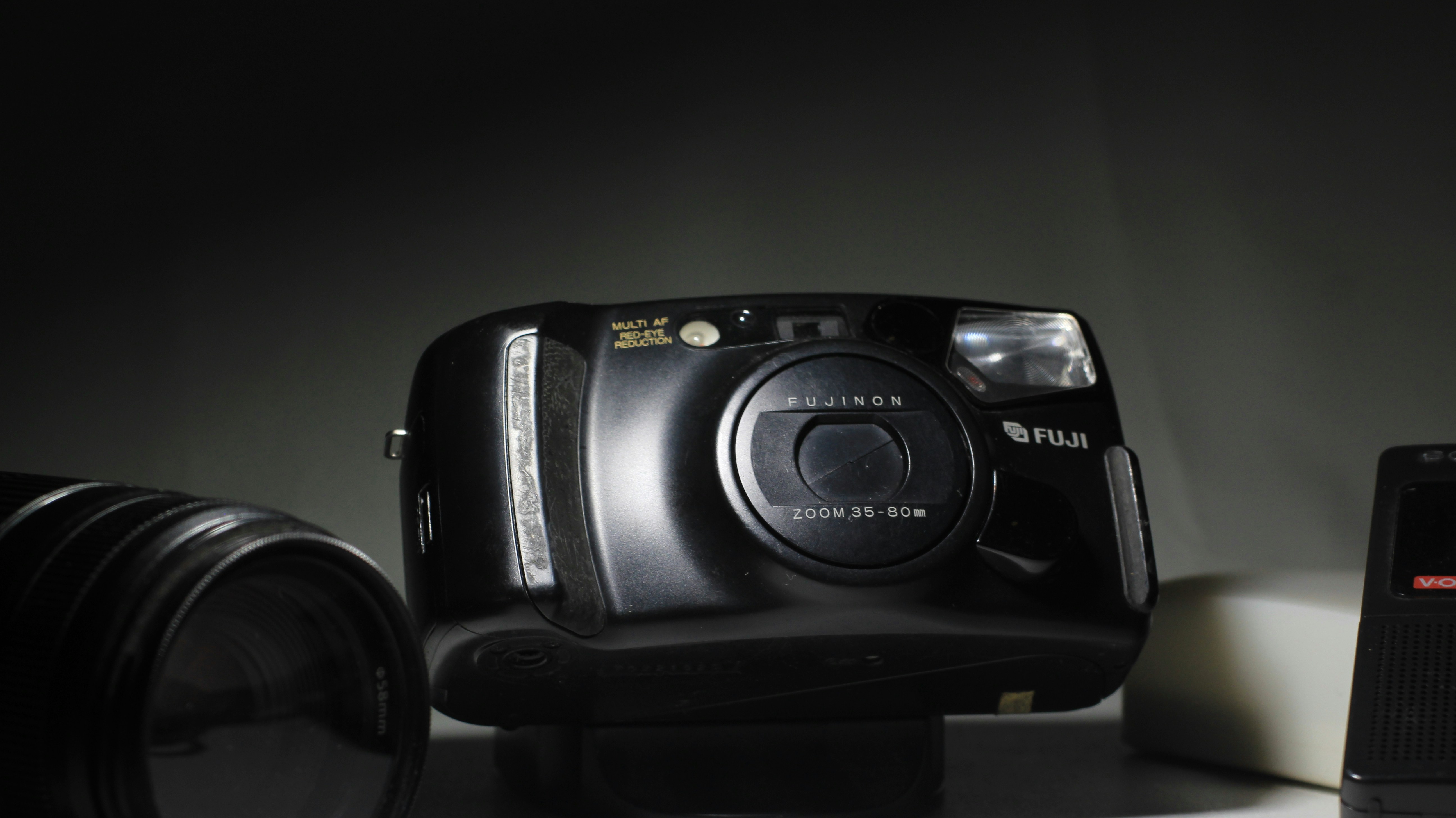 gray computer monitor