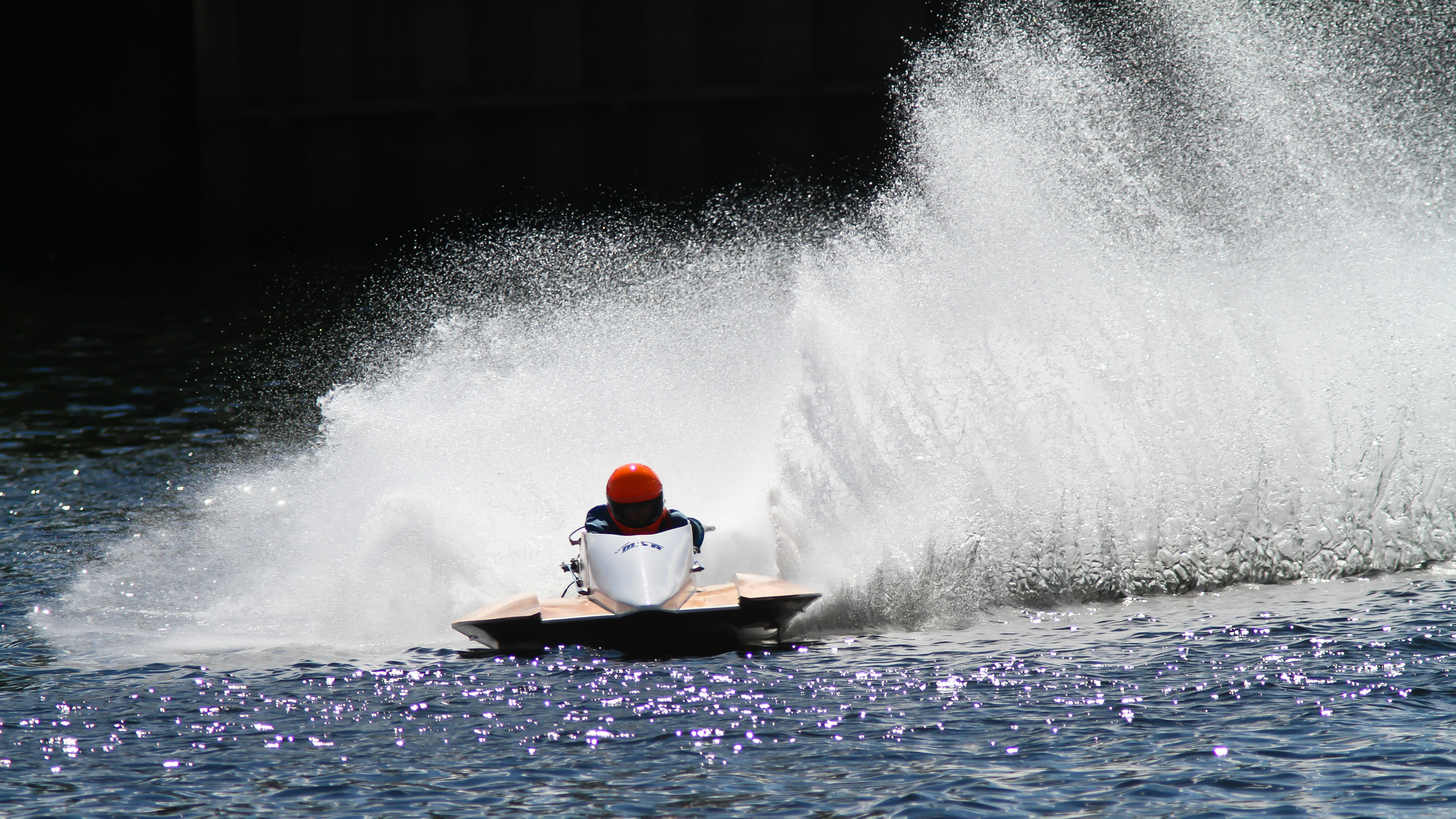 Speedboat race on the Connecticut River