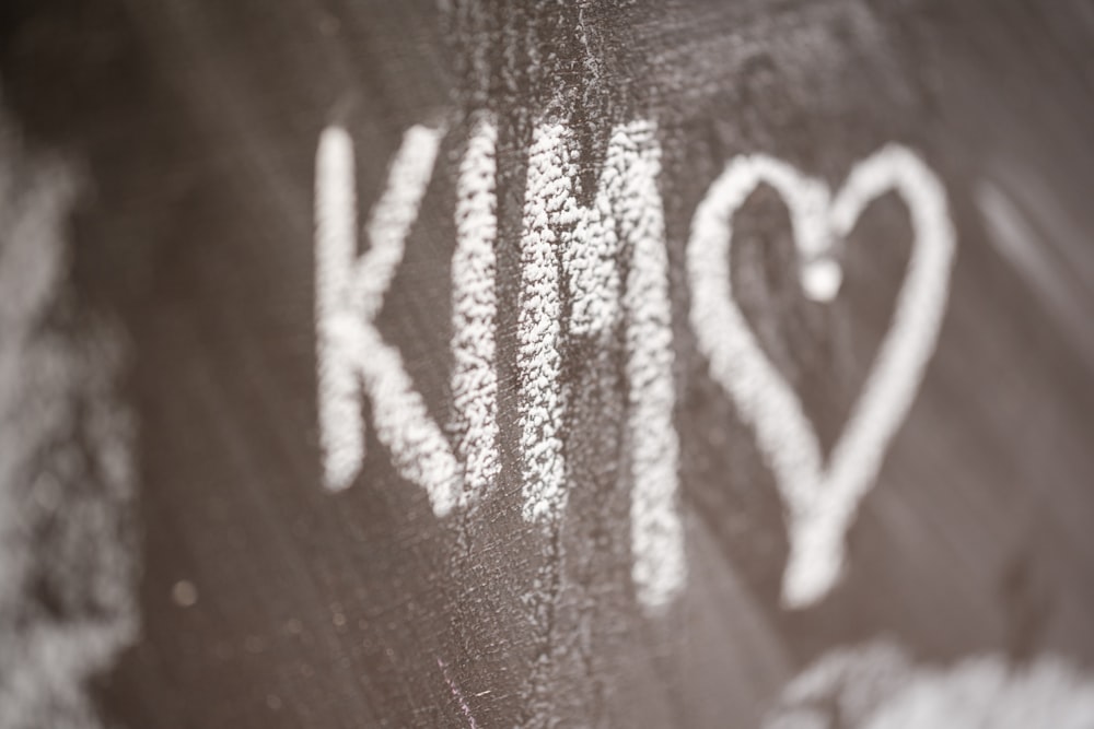 a chalk drawing of a heart and the word kiss written on it