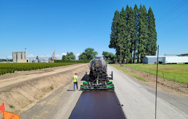 Asphalt road sealing