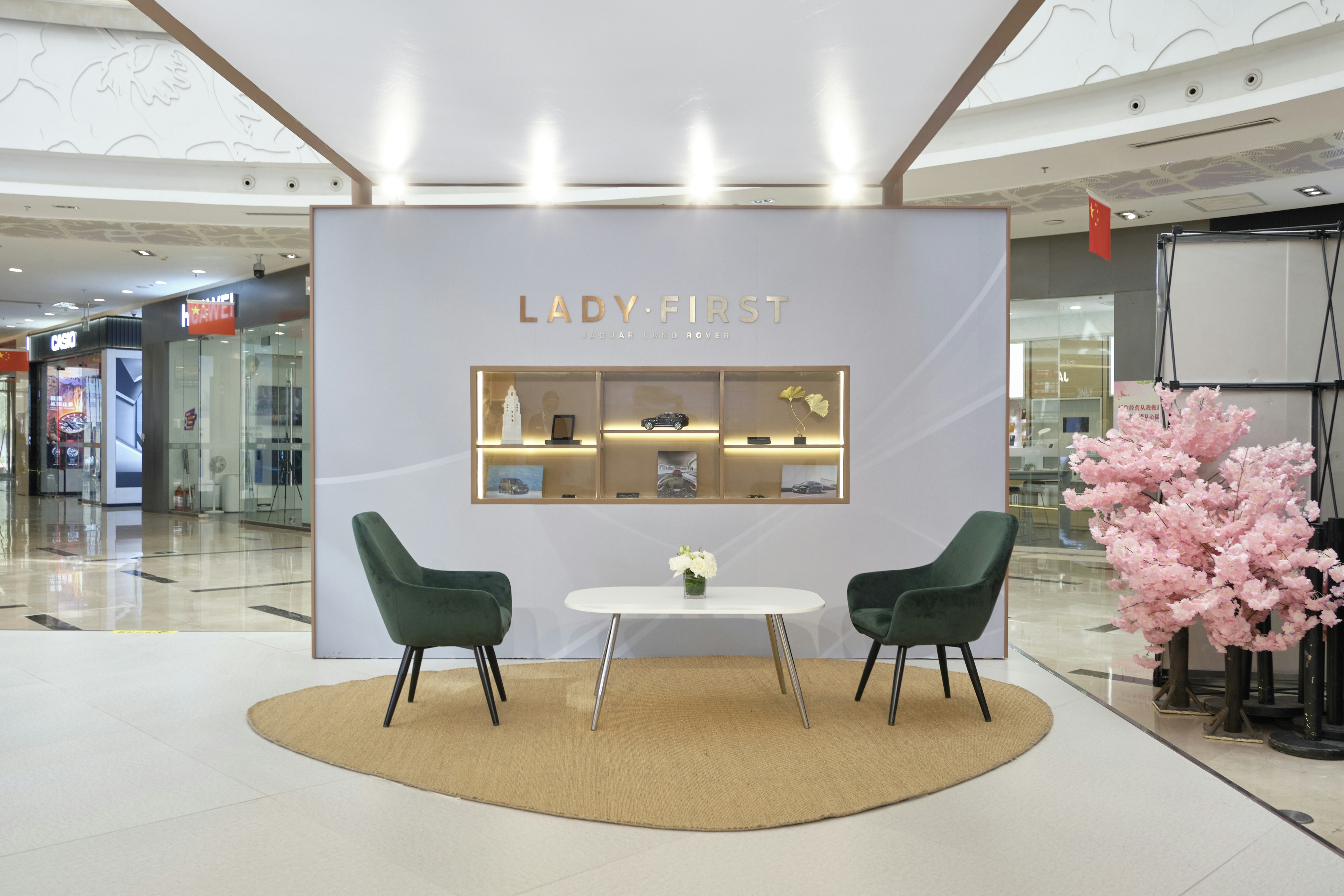 A white table with two green chairs