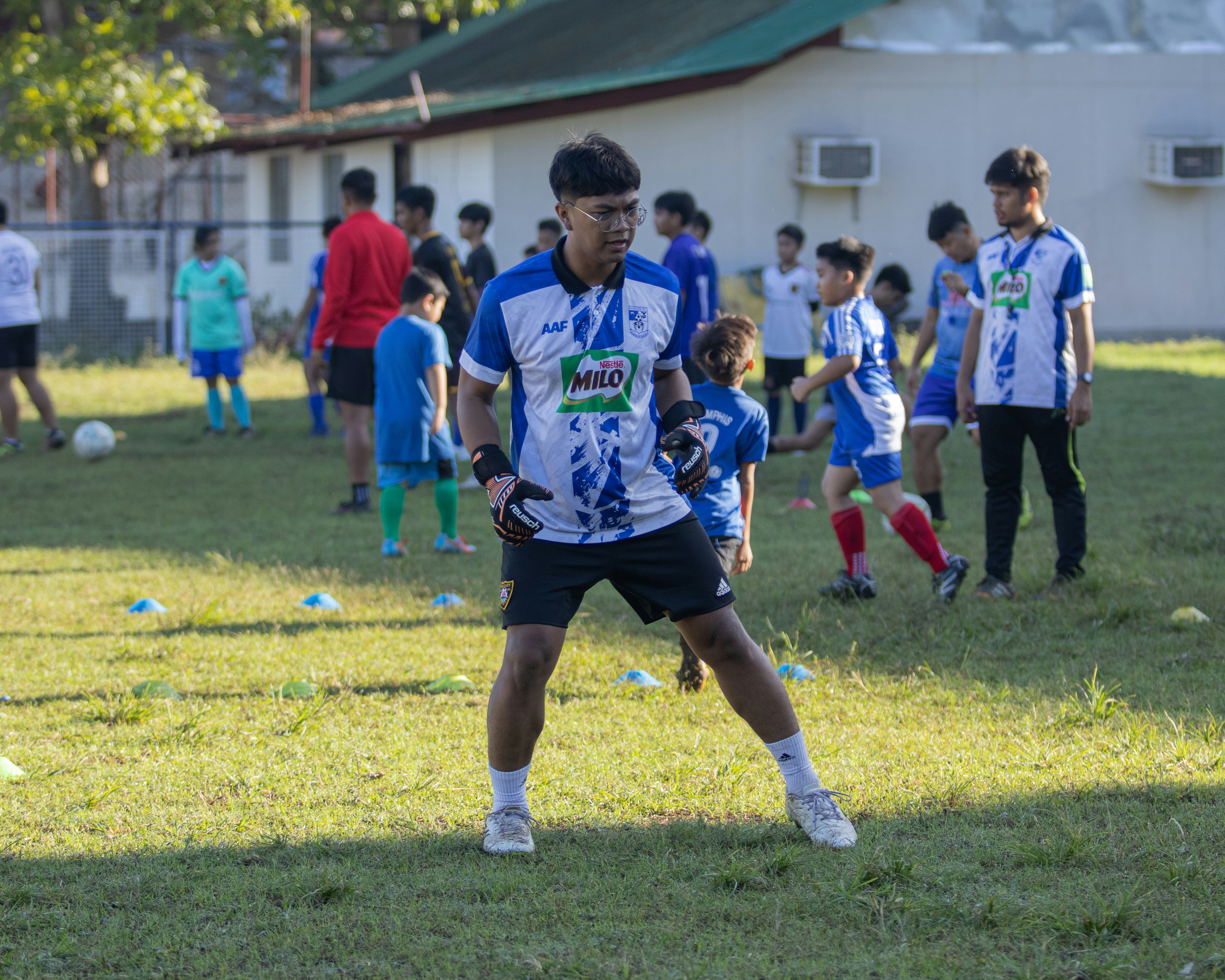 photo-1706975187209-21f1d4541727?ixid=M3wxMjA3fDB8MXxzZWFyY2h8Nnx8ZS1jb2FjaHxlbnwwfHx8fDE3NTE5MDEyNzR8MA\u0026ixlib=rb-4.1.0