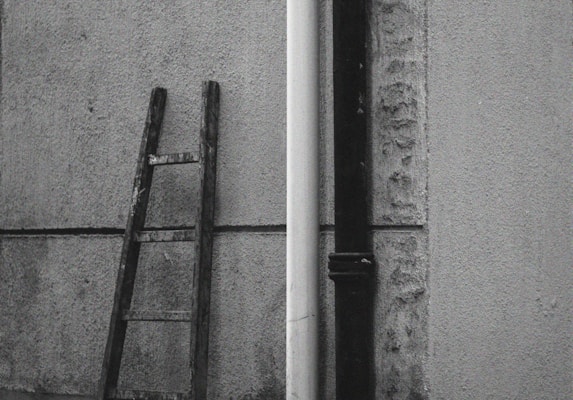 Lacrosse Shaft Buying Guide: Material, Weight, and Position-Specific Picks