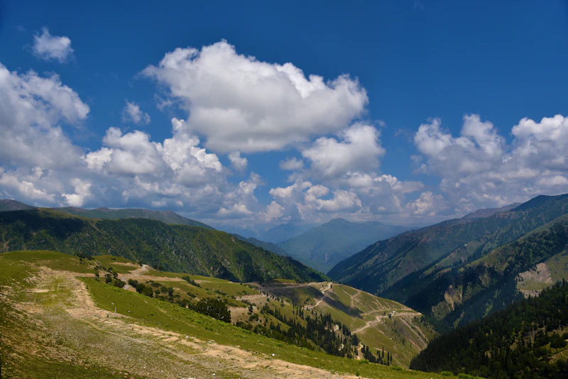 Kashmir Valley Mountains - Discover India