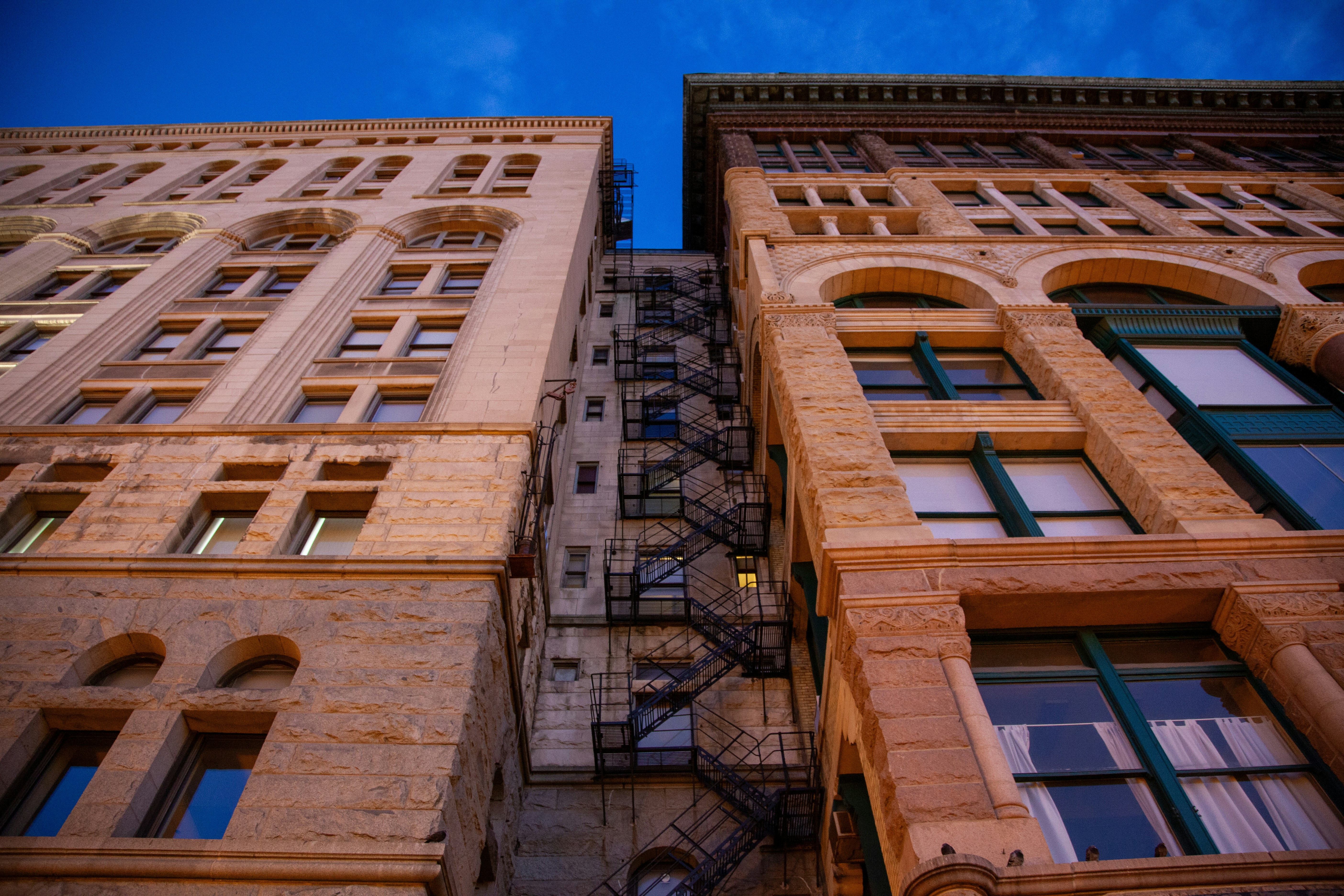 classic Chicago greystone or courtyard apartment building in Lincoln Square - apartments for rent in lincoln square