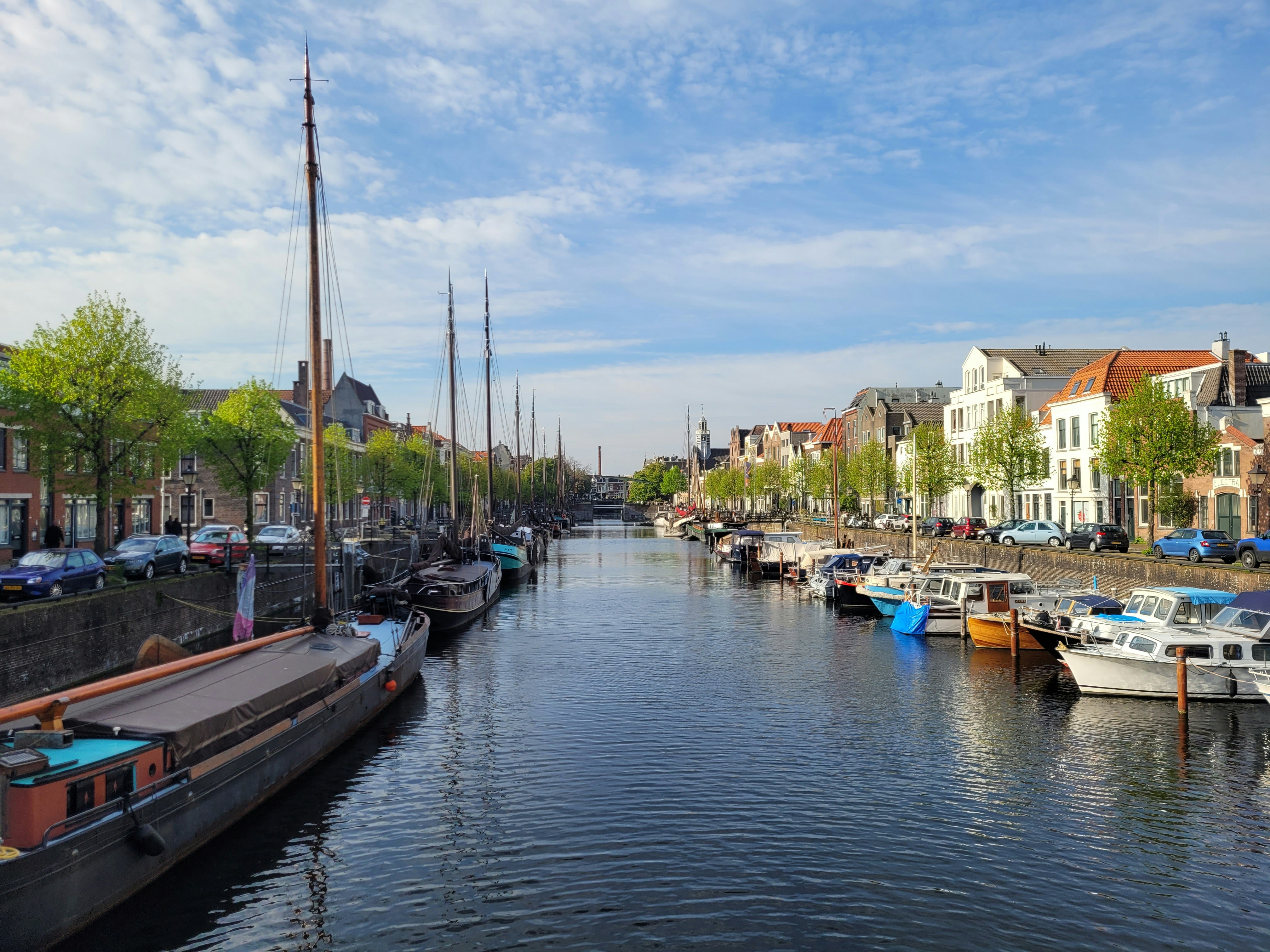 Stay online in the Netherlands with a prepaid eSIM from eSIMlii. Instant activation, no roaming charges, and reliable coverage.