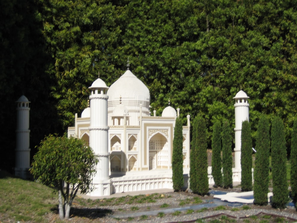 a white building surrounded by trees and bushes