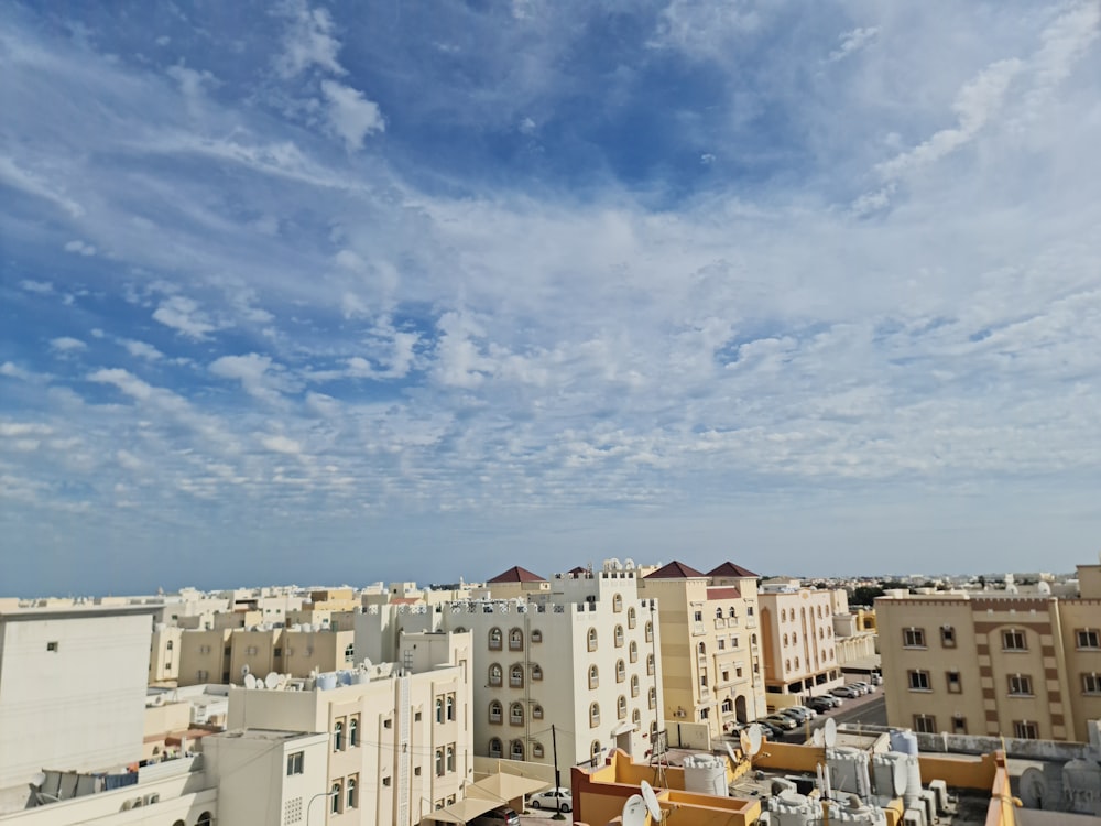 Una vista de una ciudad desde una azotea