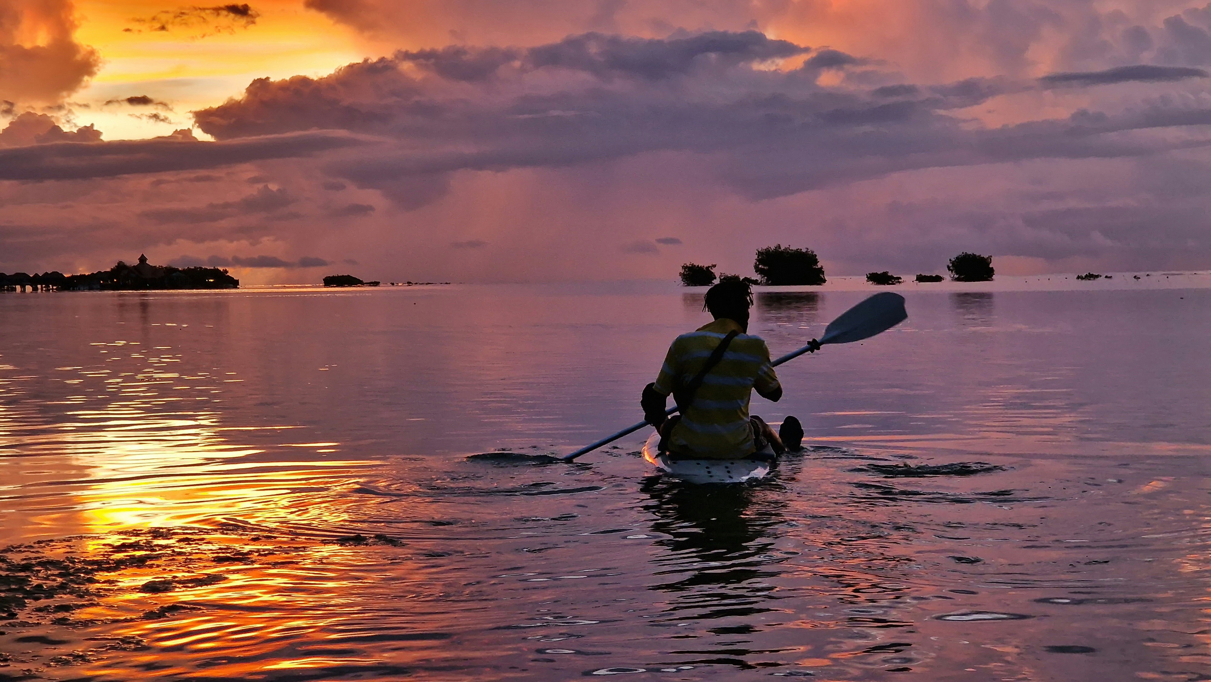 residents-kayaking-at-sunrise - apartments with lake view