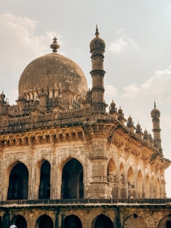 a large building with a large dome on top of it