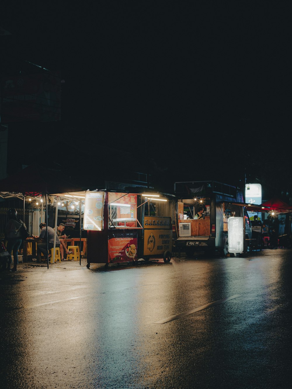 a group of food trucks parked next to each other