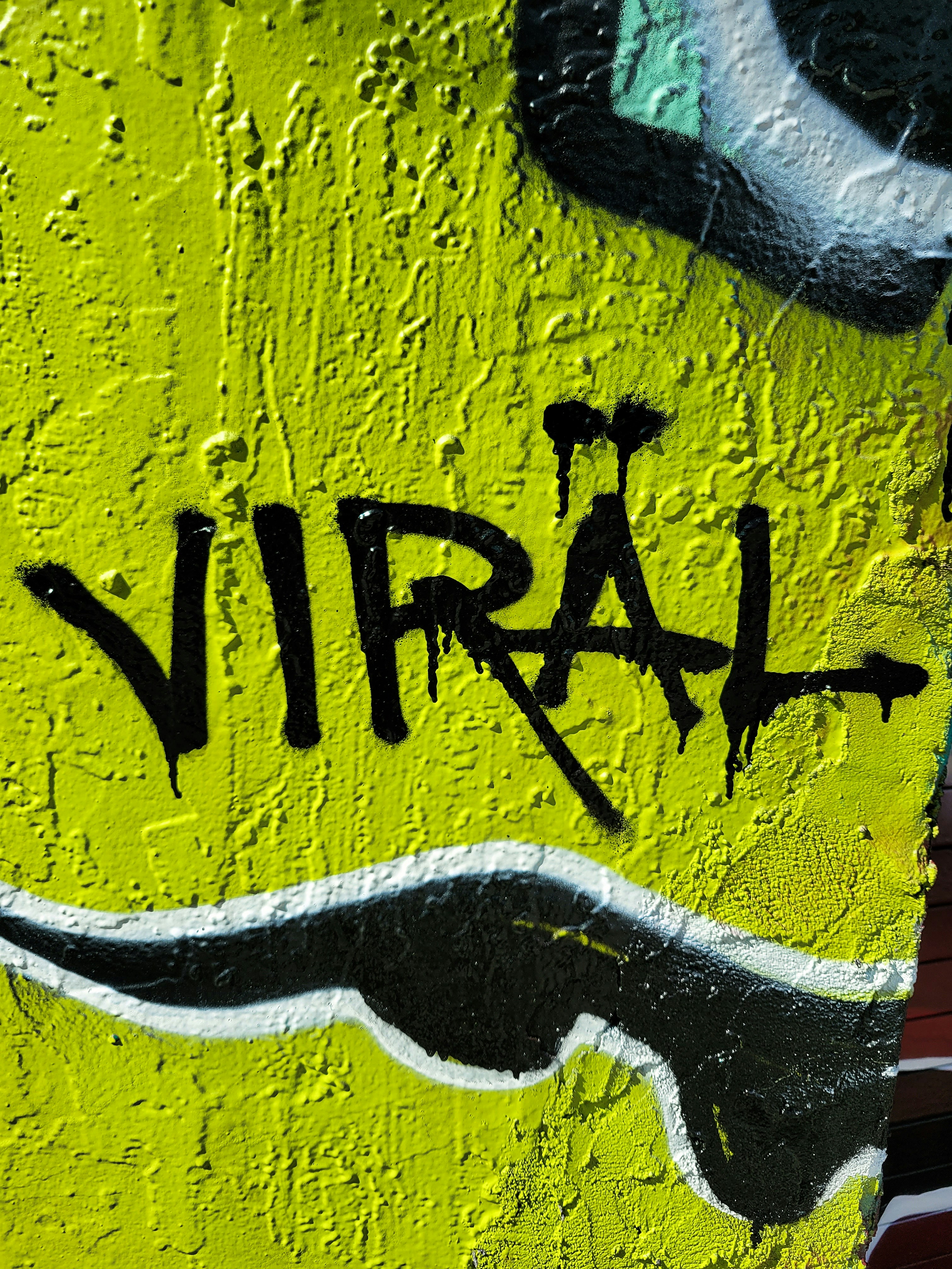 Playbook: Launching Micro‑Drop Features That Go Viral in 2026 — Edge Performance, Live Scheduling & Monetization