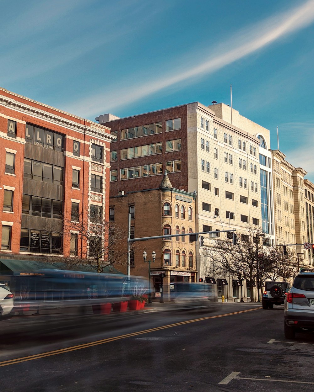 a city street filled with traffic next to tall buildings