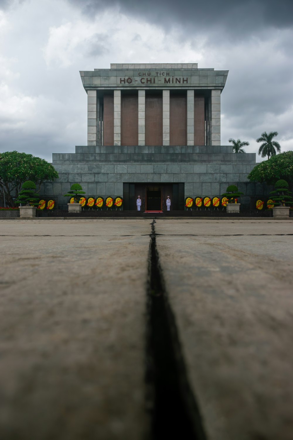 a large building with a lot of windows on it