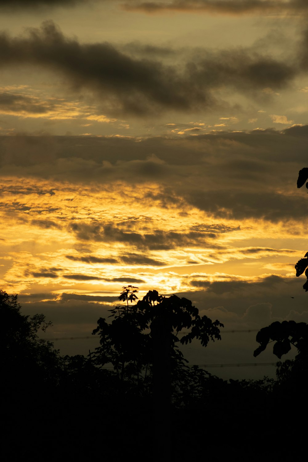 the sun is setting behind the clouds in the sky