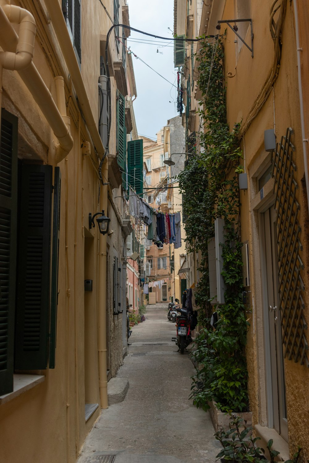 a narrow street with a few buildings on both sides