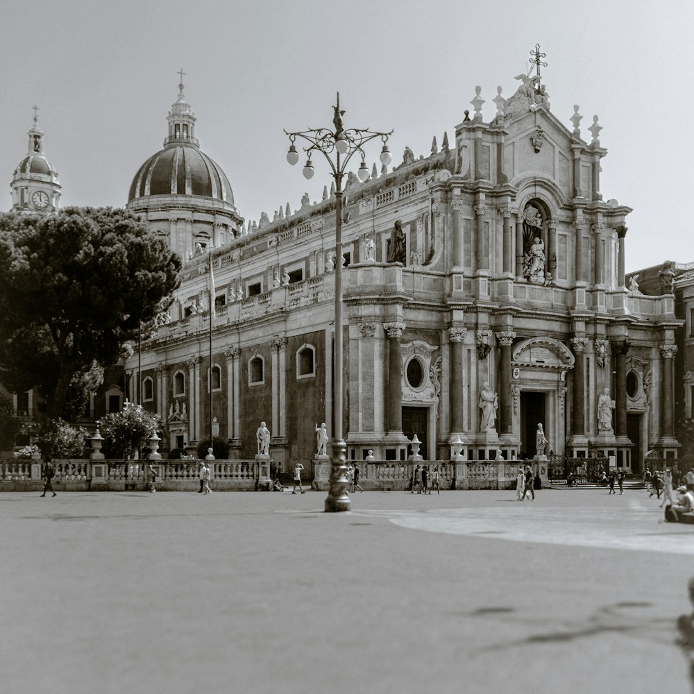 a black and white photo of a large building