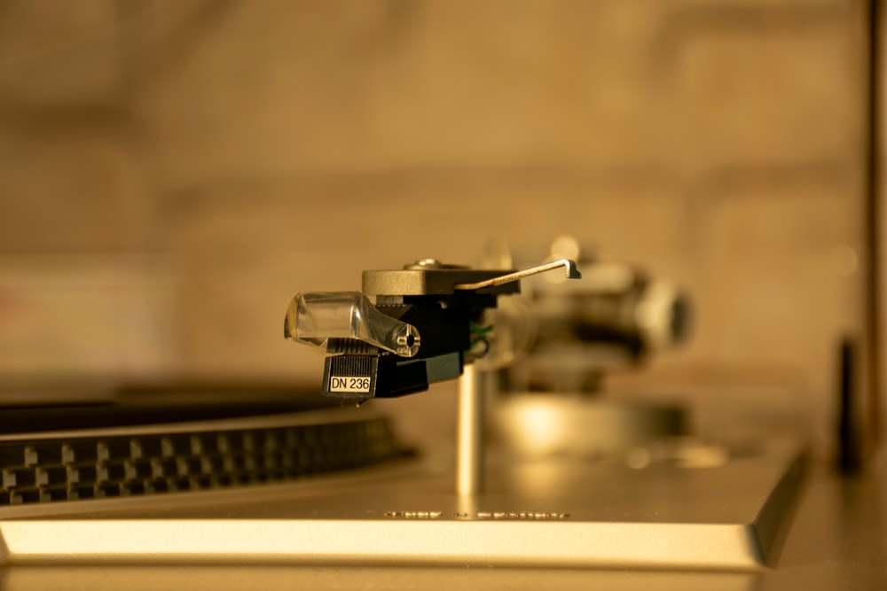 Turntable Anatomy: What is a tonearm? post image