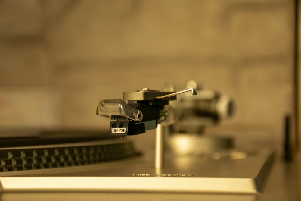 a close up of a turntable with a blurry background