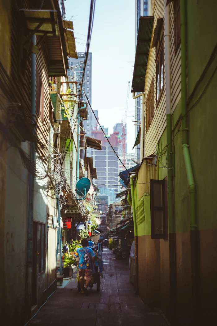 Quiet green Bangkok soi