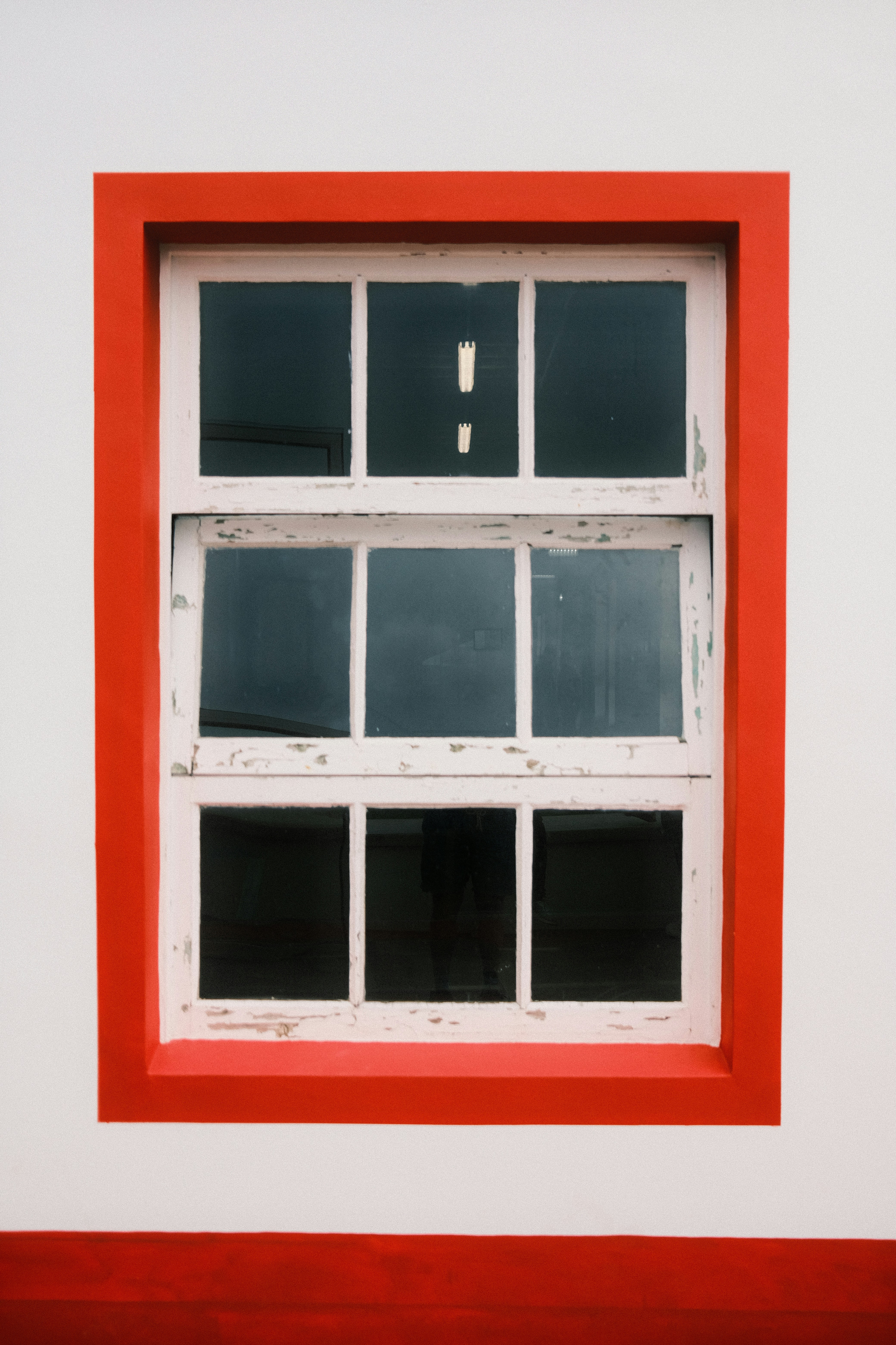 great photo recipe,how to photograph red and white; a red and white window on a white wall